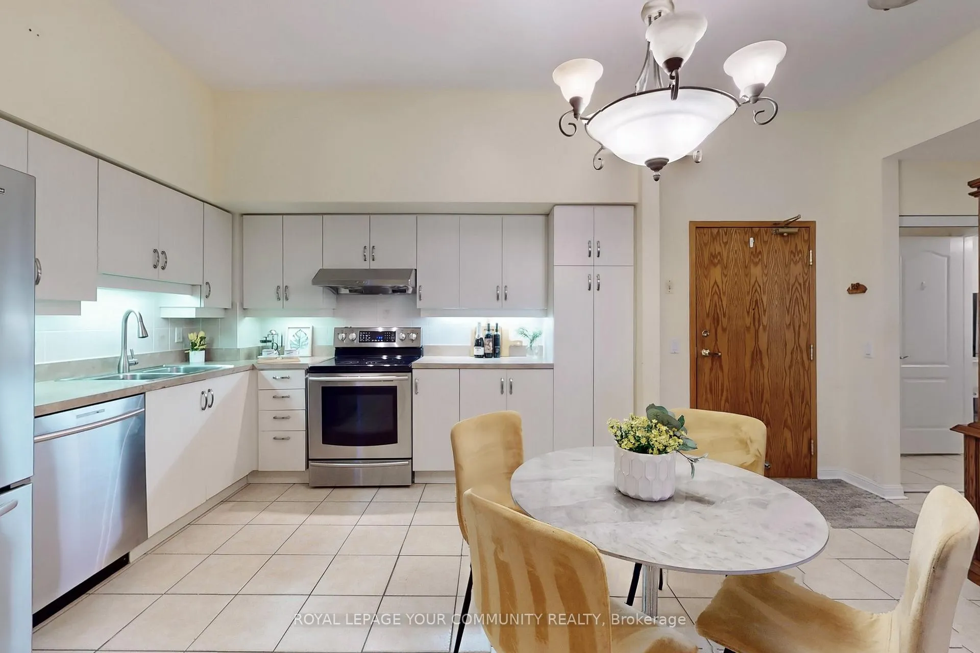 Photo 9 of Unit 114, 2502 Rutherford Road, Vaughan, Maple — HOMEH