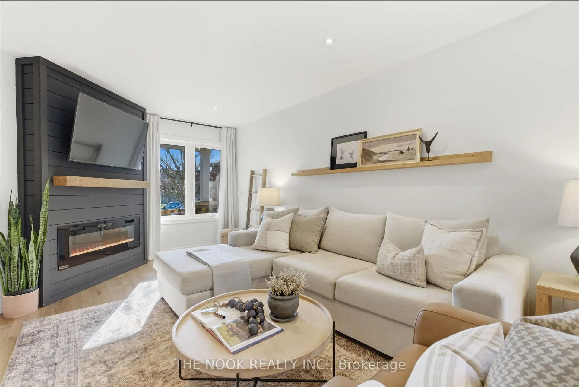 Photo 7 of 33 Abernethy Crescent, Clarington, Bowmanville — HOMEH