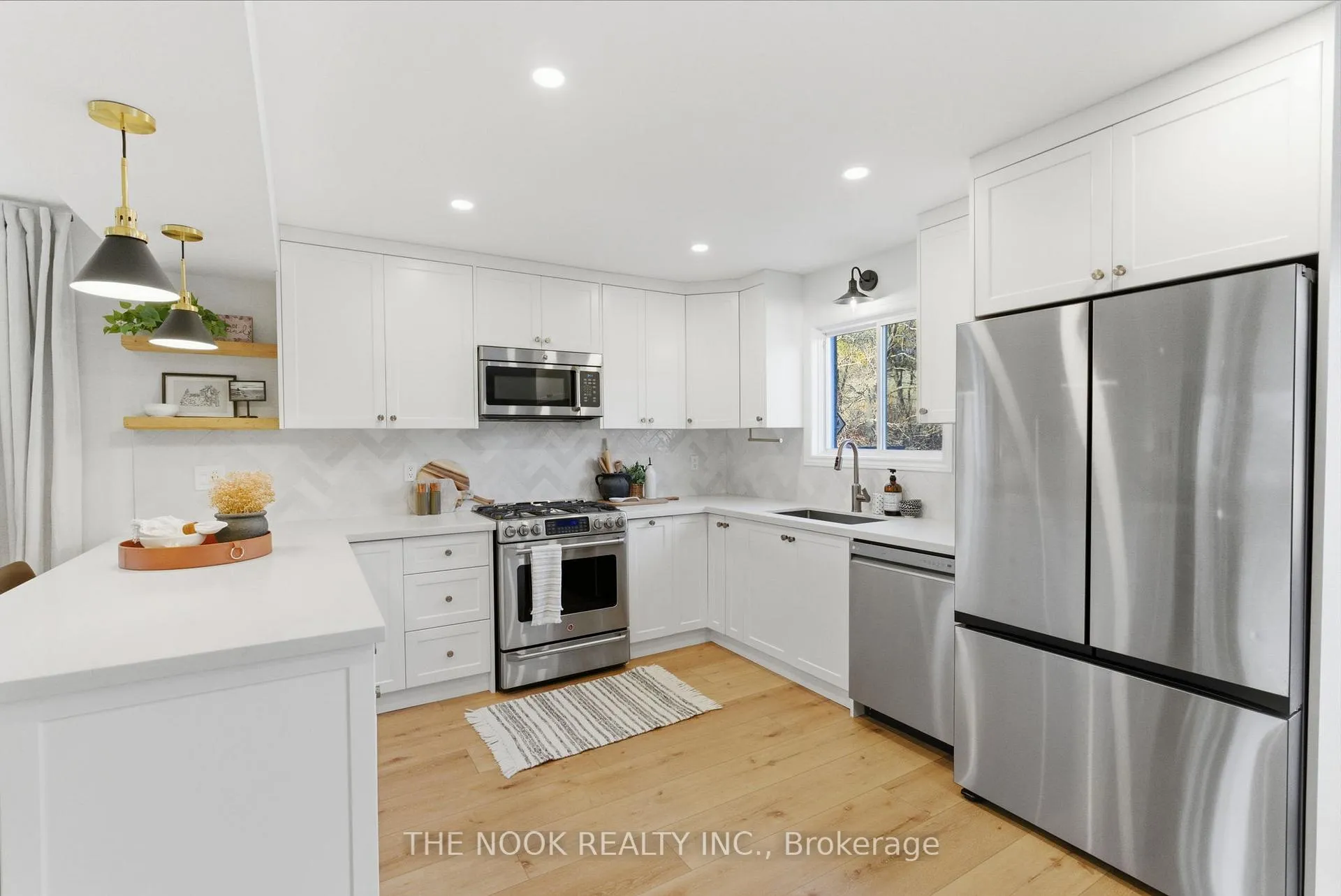 Photo 13 of 33 Abernethy Crescent, Clarington, Bowmanville — HOMEH