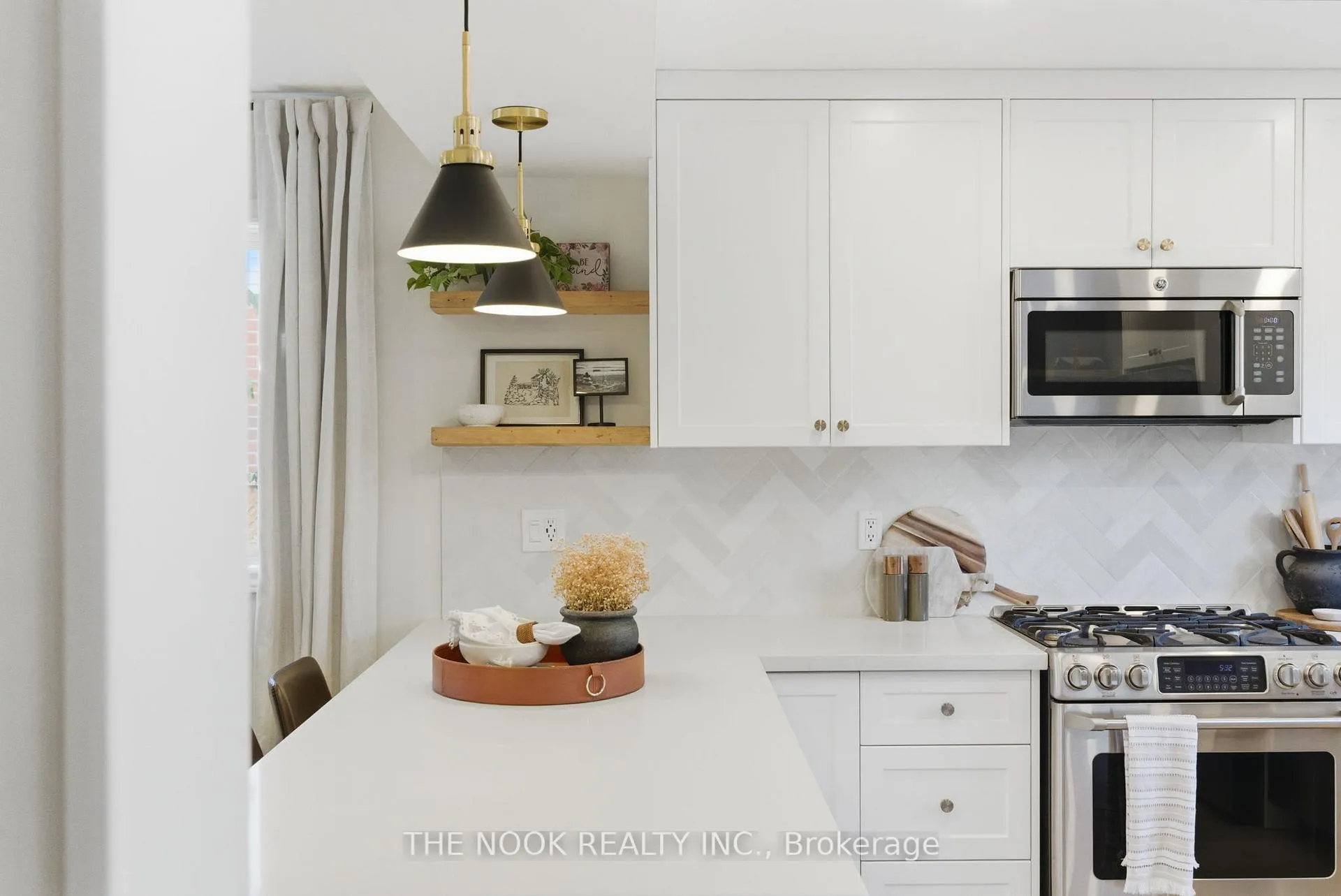 Photo 14 of 33 Abernethy Crescent, Clarington, Bowmanville — HOMEH