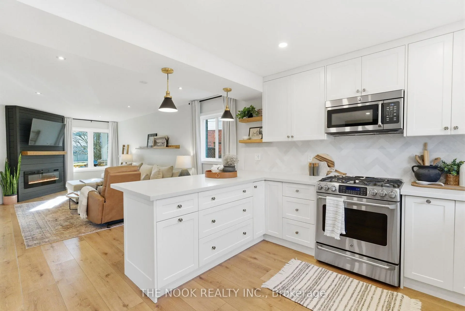 Photo 15 of 33 Abernethy Crescent, Clarington, Bowmanville — HOMEH