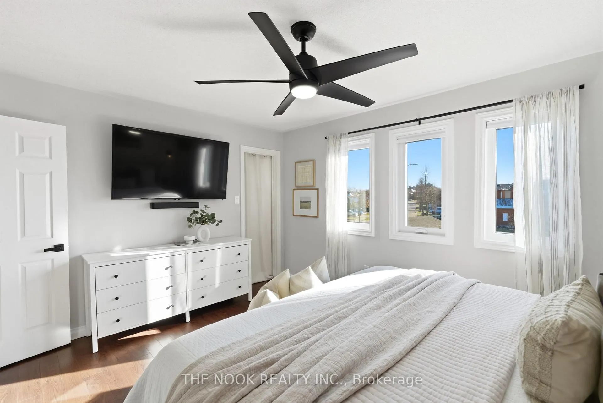 Photo 26 of 33 Abernethy Crescent, Clarington, Bowmanville — HOMEH