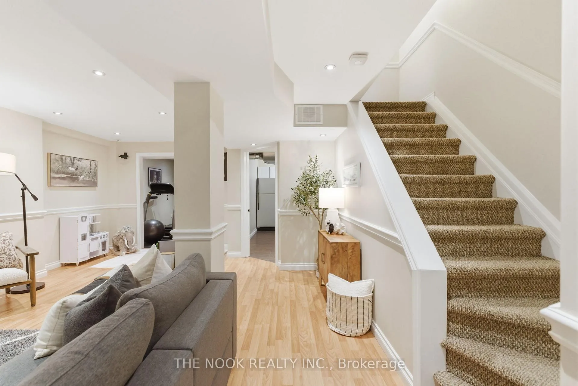 Photo 34 of 33 Abernethy Crescent, Clarington, Bowmanville — HOMEH