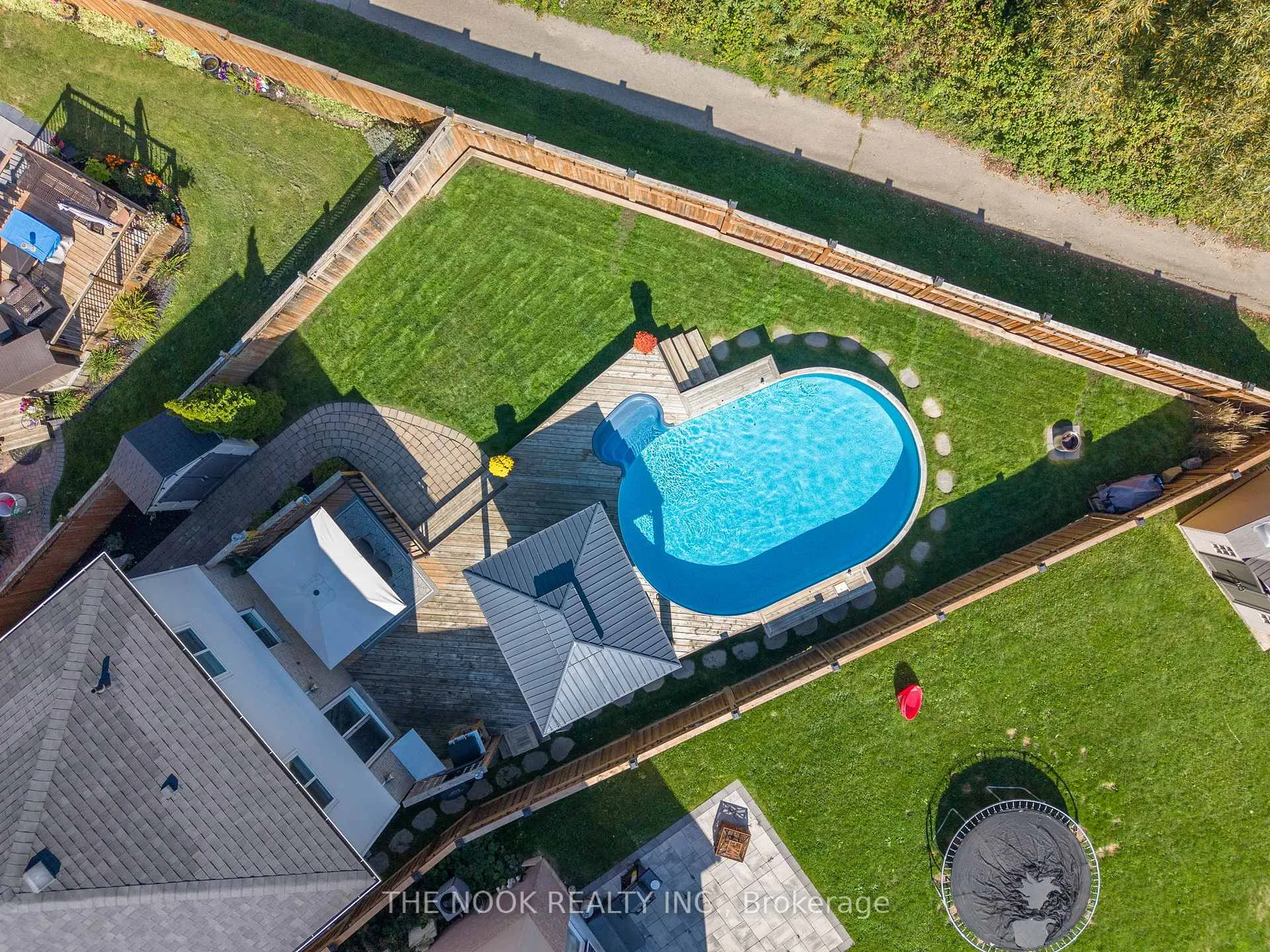 Photo 40 of 33 Abernethy Crescent, Clarington, Bowmanville — HOMEH