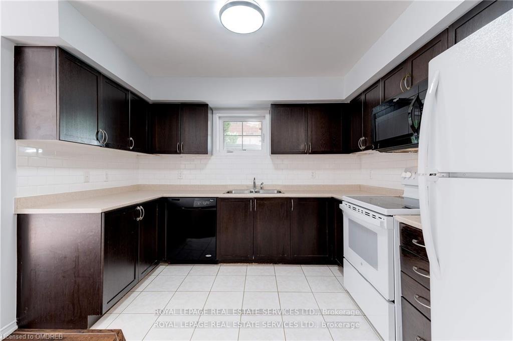 Photo 10 of Unit 20, 2460 Post Road, Oakville, River Oaks — HOMEH