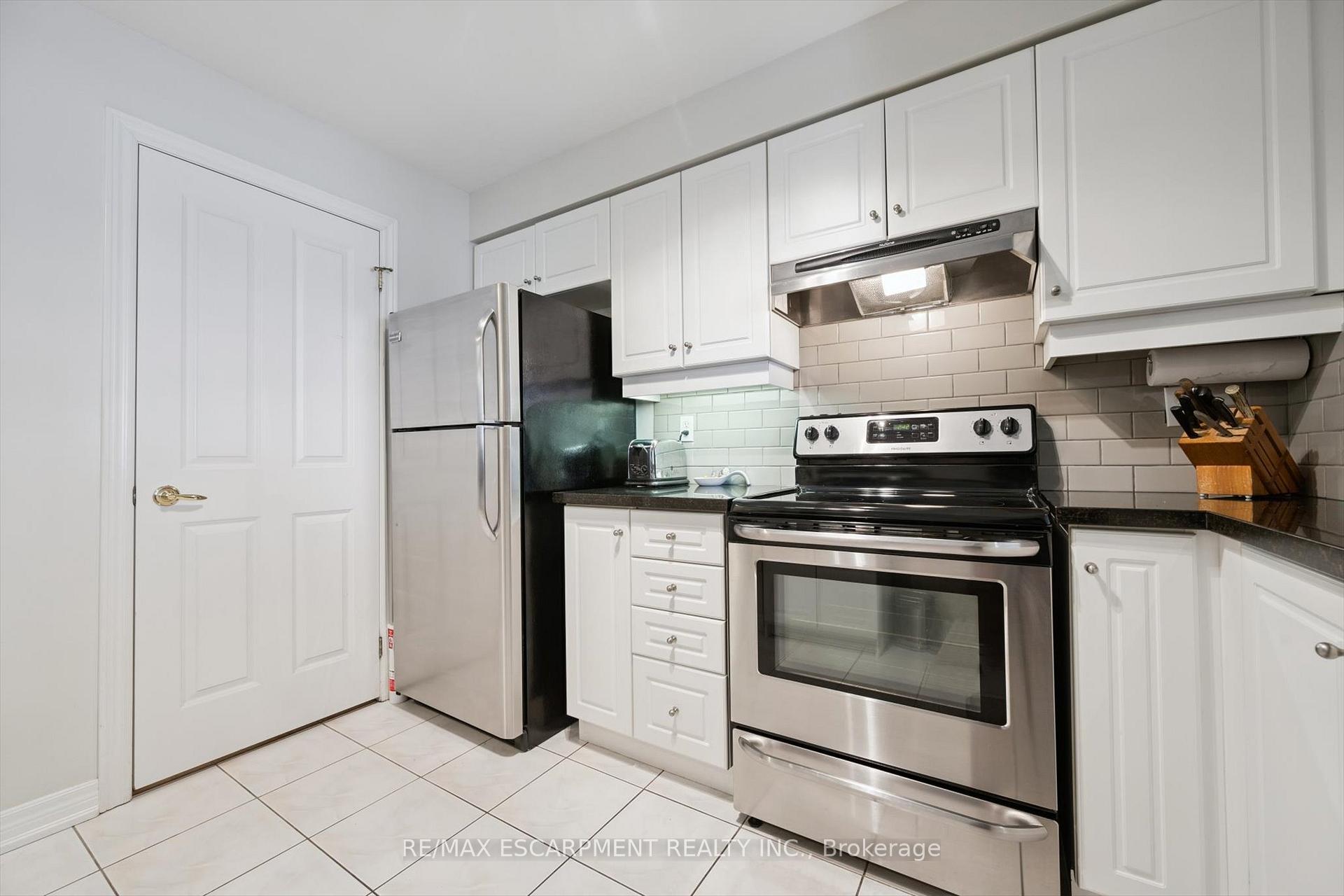 Photo 9 of Unit 704, 60 Old Mill Road, Oakville, Old Oakville — HOMEH