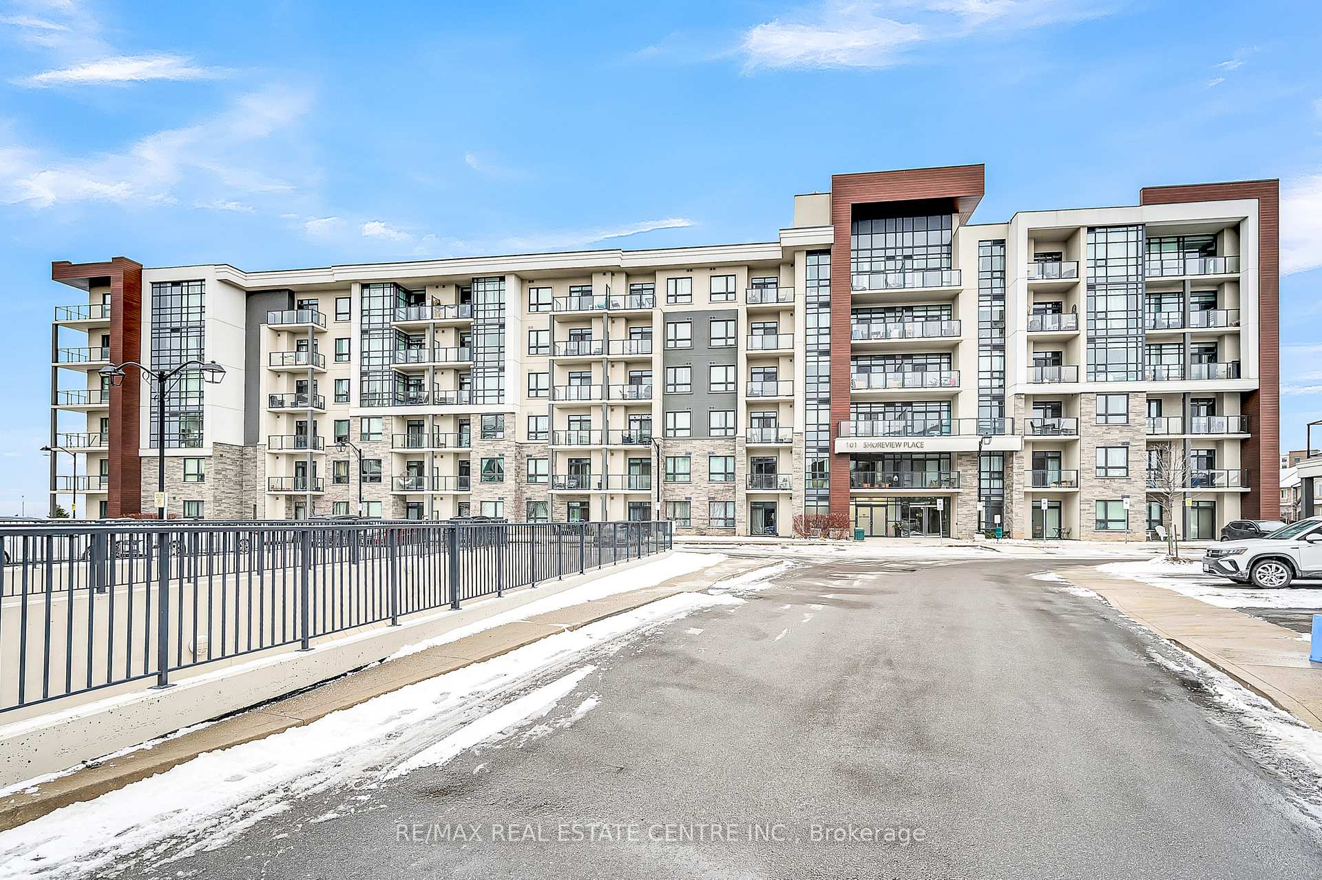 Photo 2 of Unit 222, 101 Shoreview Place, Hamilton, Lakeshore — HOMEH