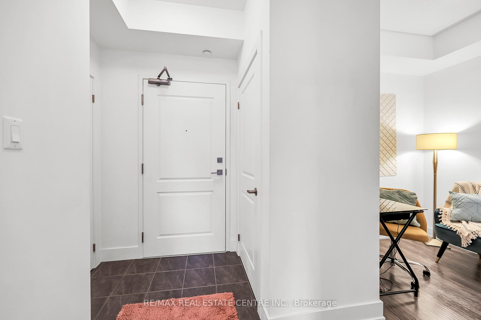 Photo 4 of Unit 222, 101 Shoreview Place, Hamilton, Lakeshore — HOMEH