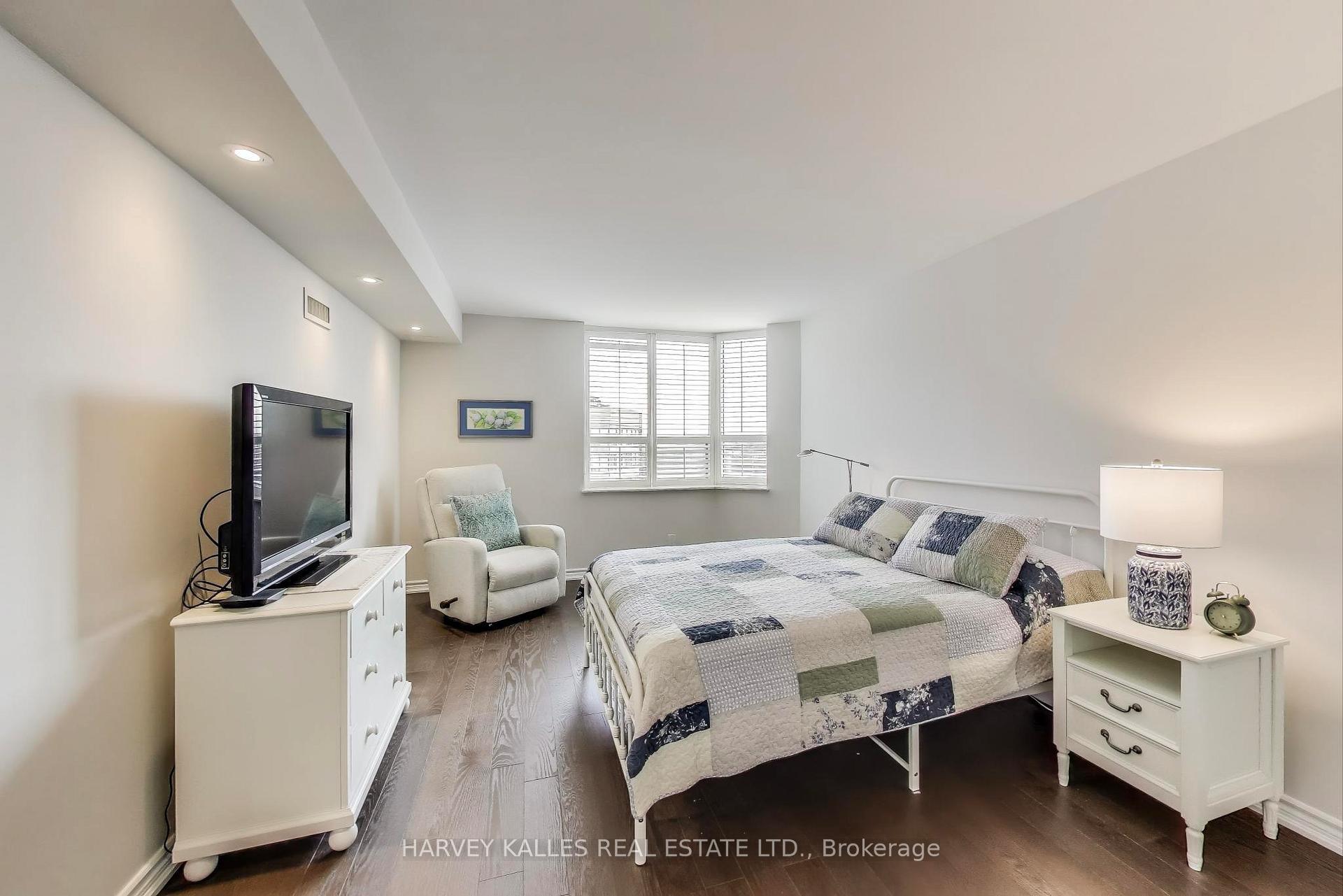 Photo 19 of Unit 803, 265 Ridley Boulevard, Toronto, Bedford Park-Nortown — HOMEH