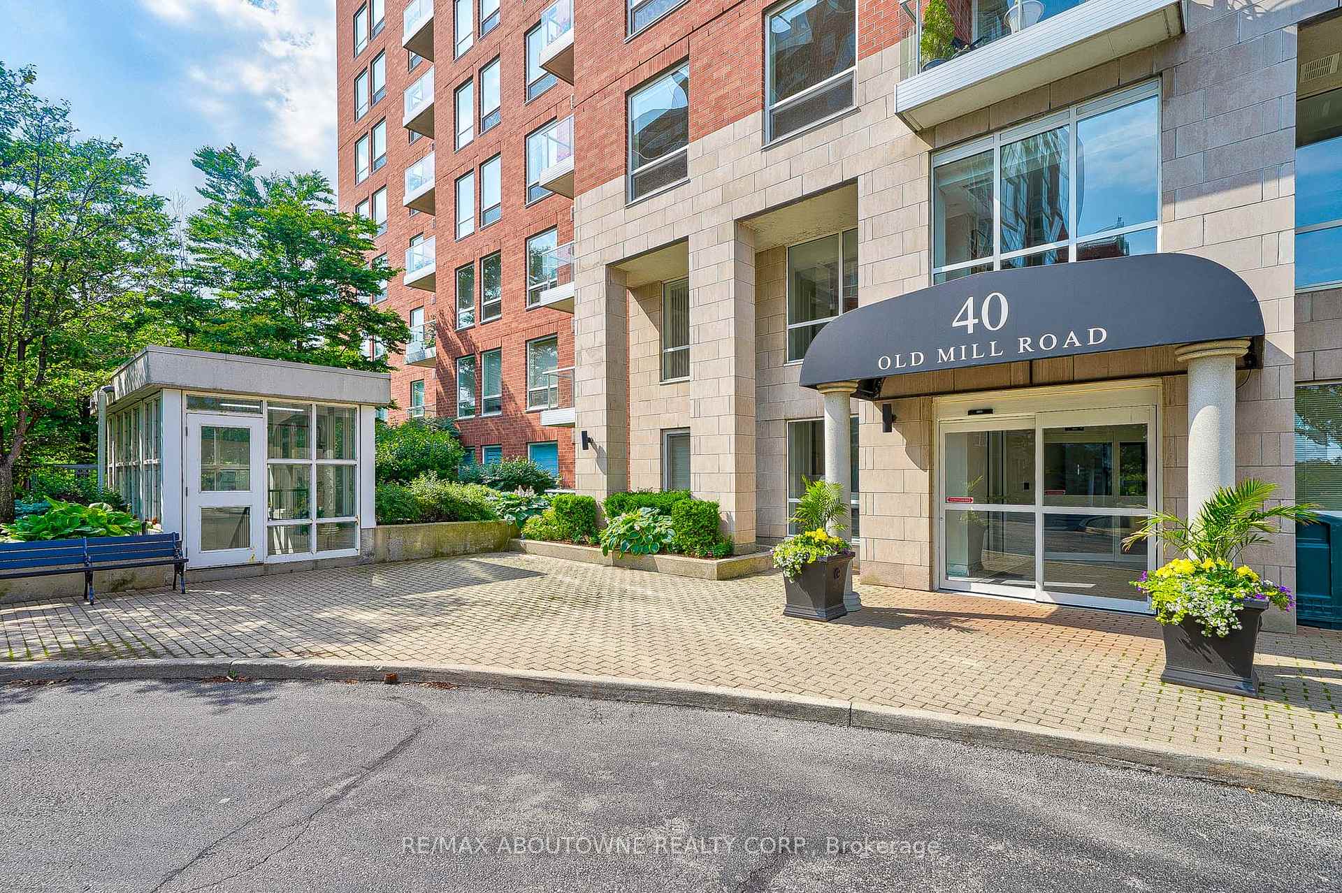 Photo 3 of Unit 204, 40 Old Mill Road, Oakville, Old Oakville — HOMEH