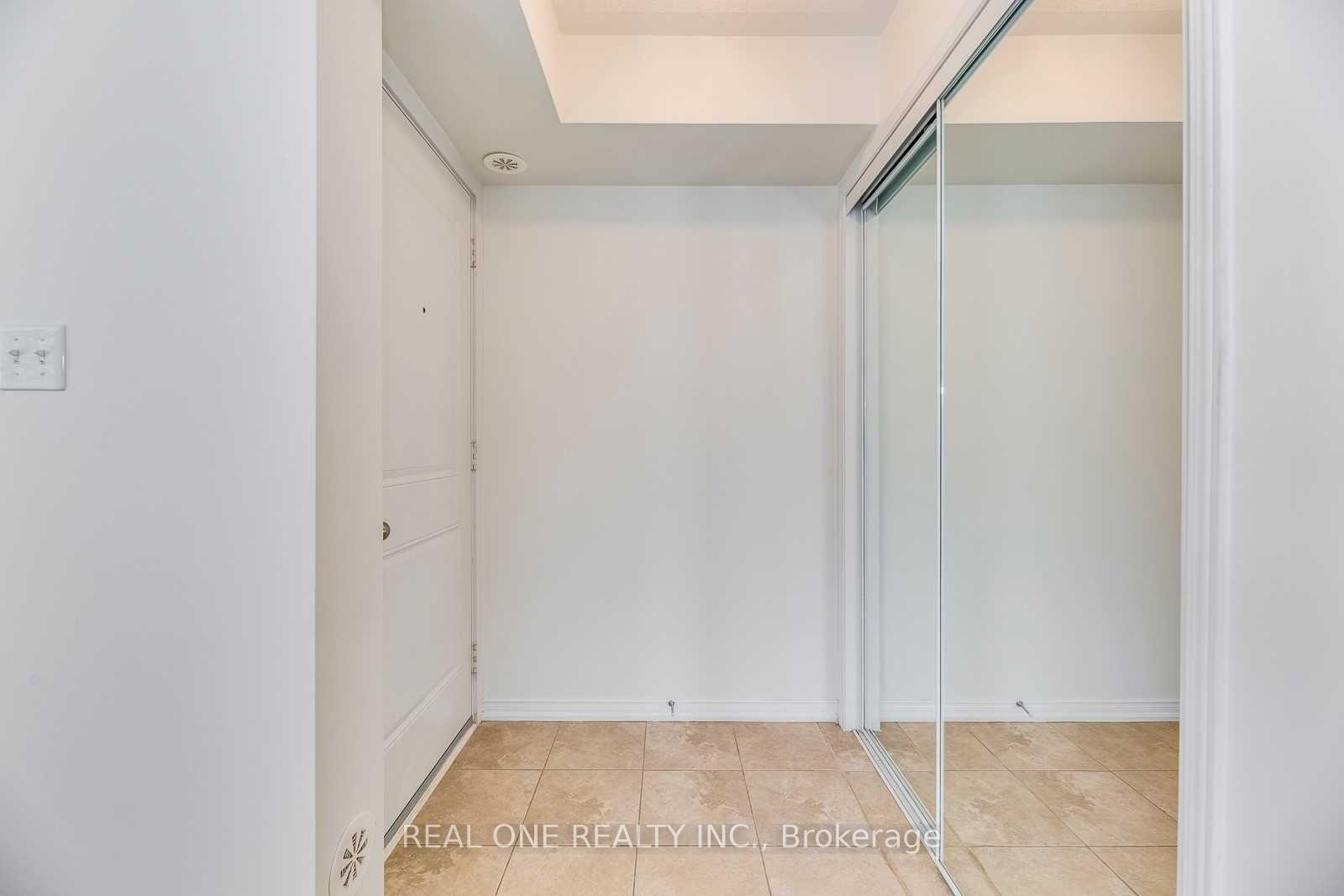 Photo 5 of Unit 31, 2480 Post Road, Oakville, River Oaks — HOMEH