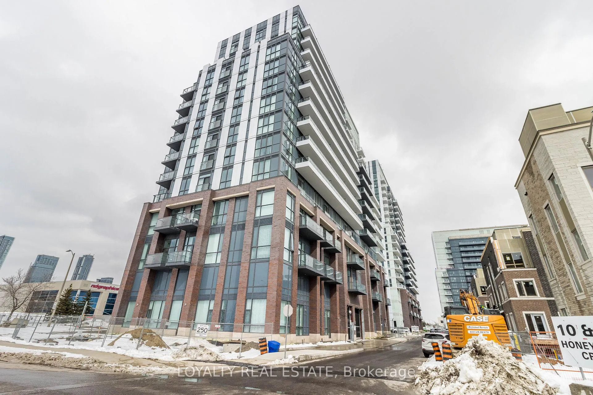 Photo 1 of Unit 621, 38 Honeycrisp Crescent, Vaughan, Vaughan Corporate Centre — HOMEH