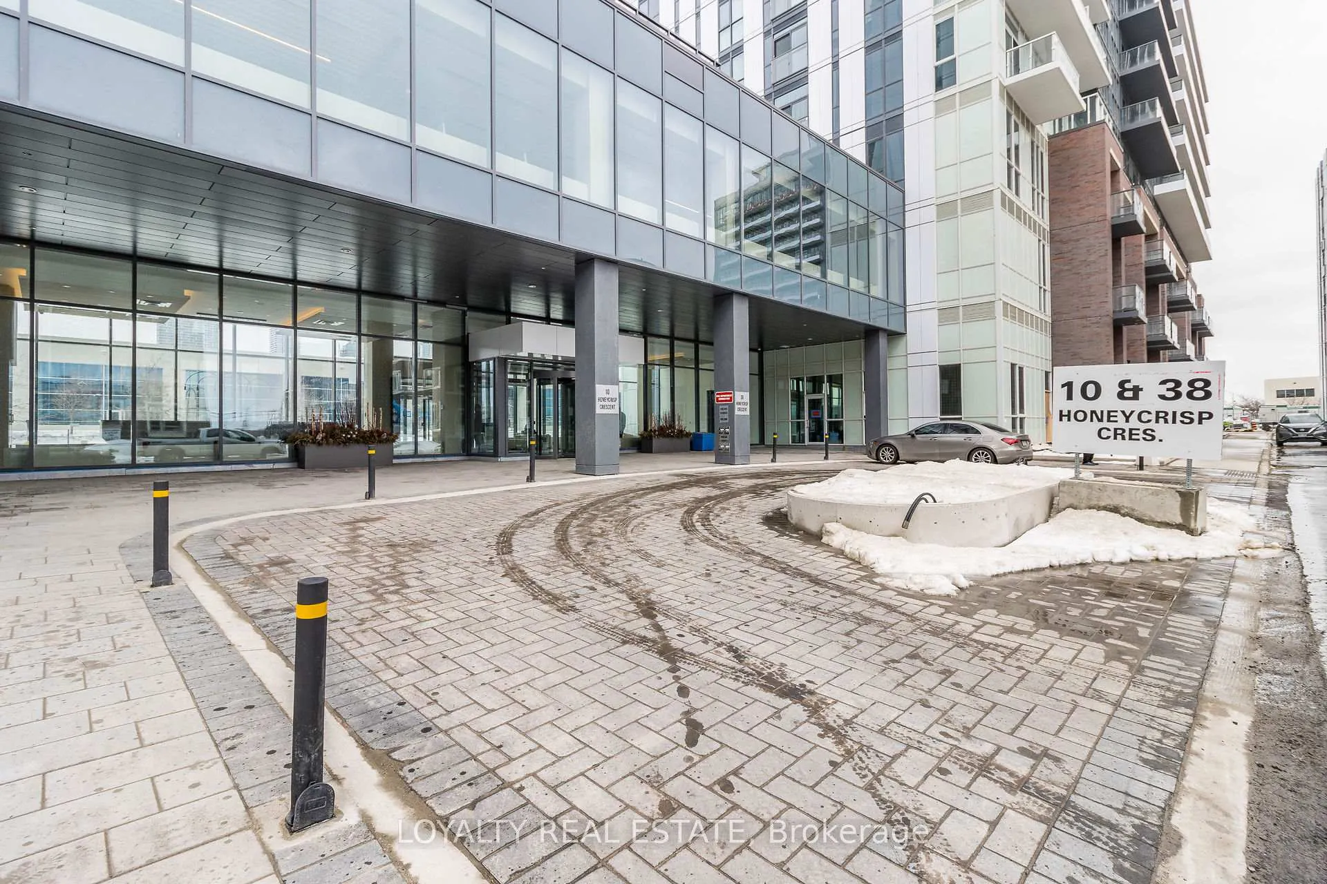 Photo 4 of Unit 621, 38 Honeycrisp Crescent, Vaughan, Vaughan Corporate Centre — HOMEH