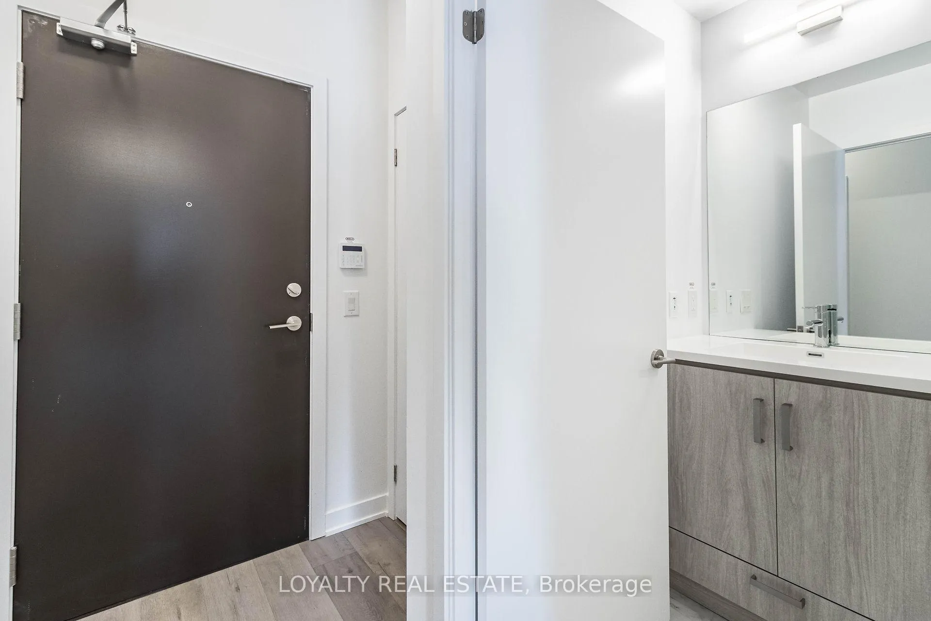 Photo 11 of Unit 621, 38 Honeycrisp Crescent, Vaughan, Vaughan Corporate Centre — HOMEH