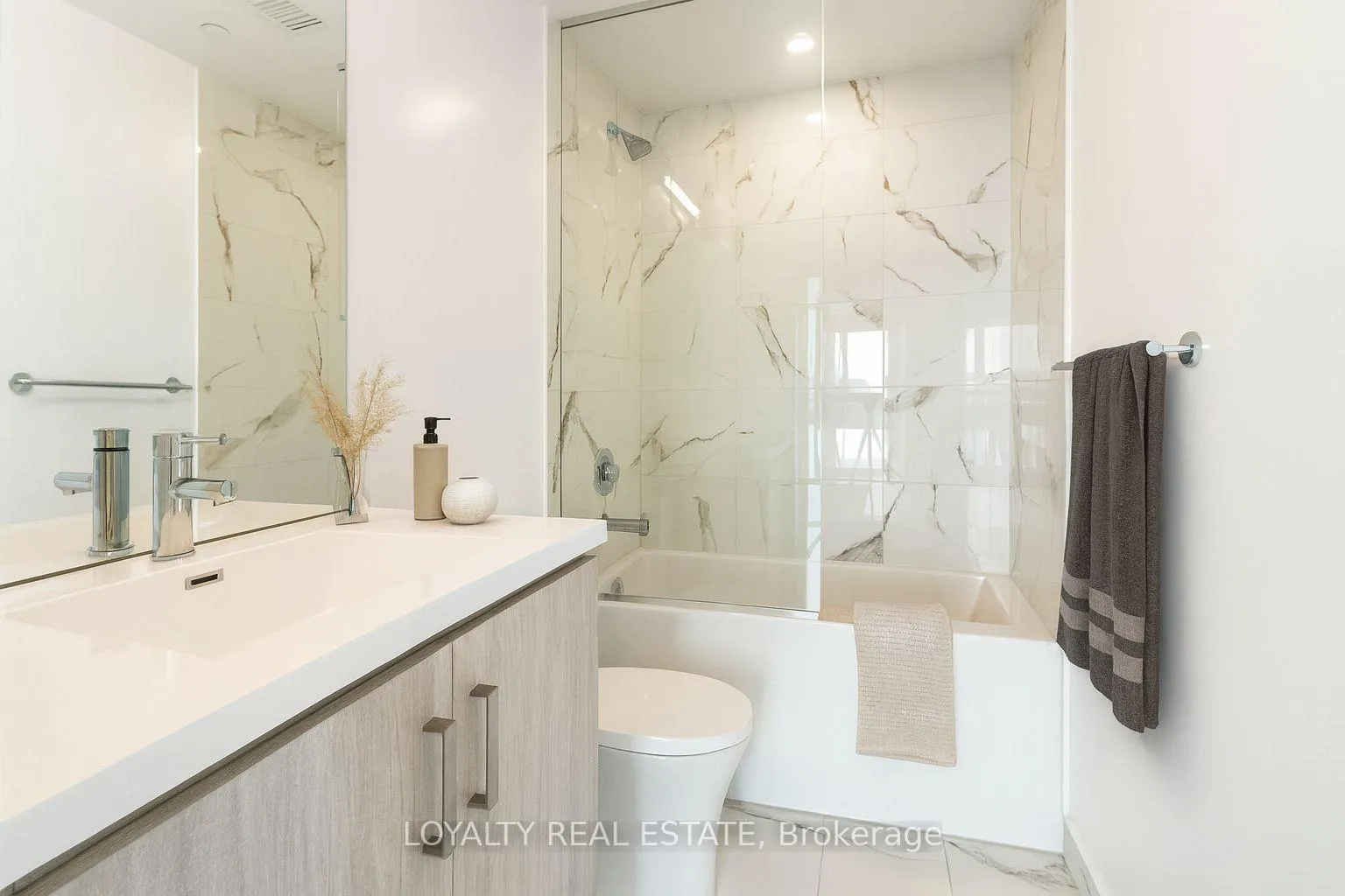 Photo 12 of Unit 621, 38 Honeycrisp Crescent, Vaughan, Vaughan Corporate Centre — HOMEH