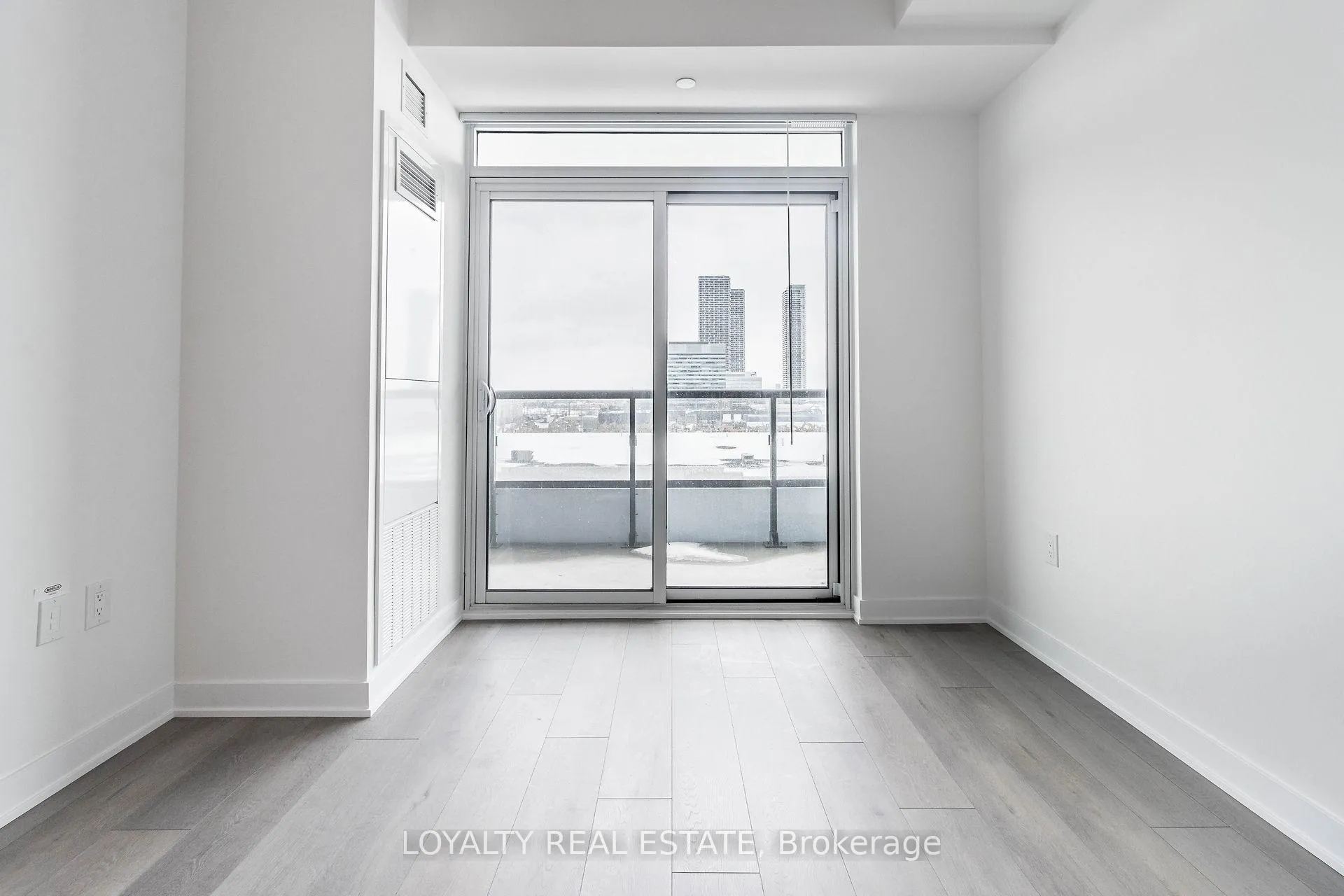 Photo 18 of Unit 621, 38 Honeycrisp Crescent, Vaughan, Vaughan Corporate Centre — HOMEH