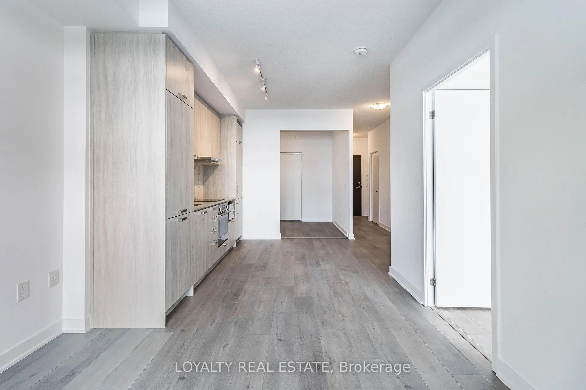 Photo 19 of Unit 621, 38 Honeycrisp Crescent, Vaughan, Vaughan Corporate Centre — HOMEH
