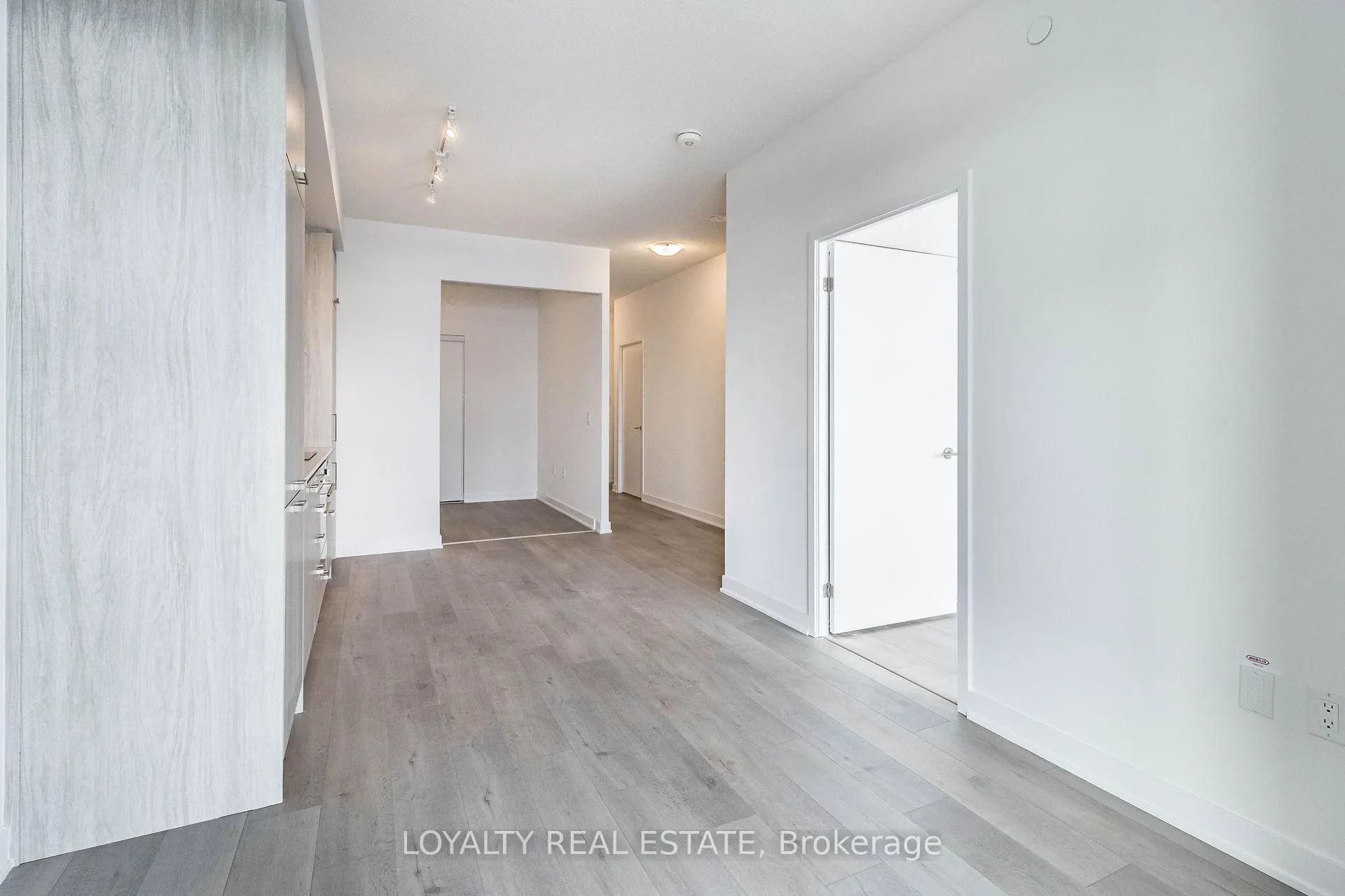 Photo 20 of Unit 621, 38 Honeycrisp Crescent, Vaughan, Vaughan Corporate Centre — HOMEH