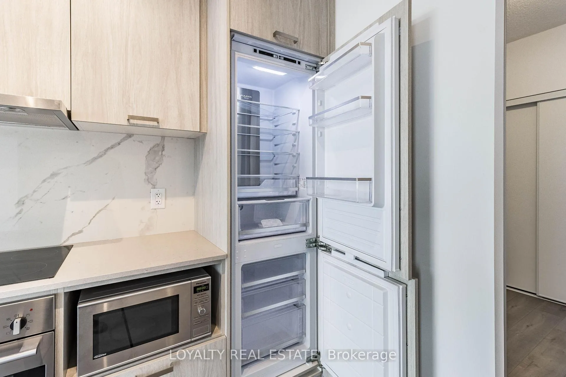 Photo 21 of Unit 621, 38 Honeycrisp Crescent, Vaughan, Vaughan Corporate Centre — HOMEH