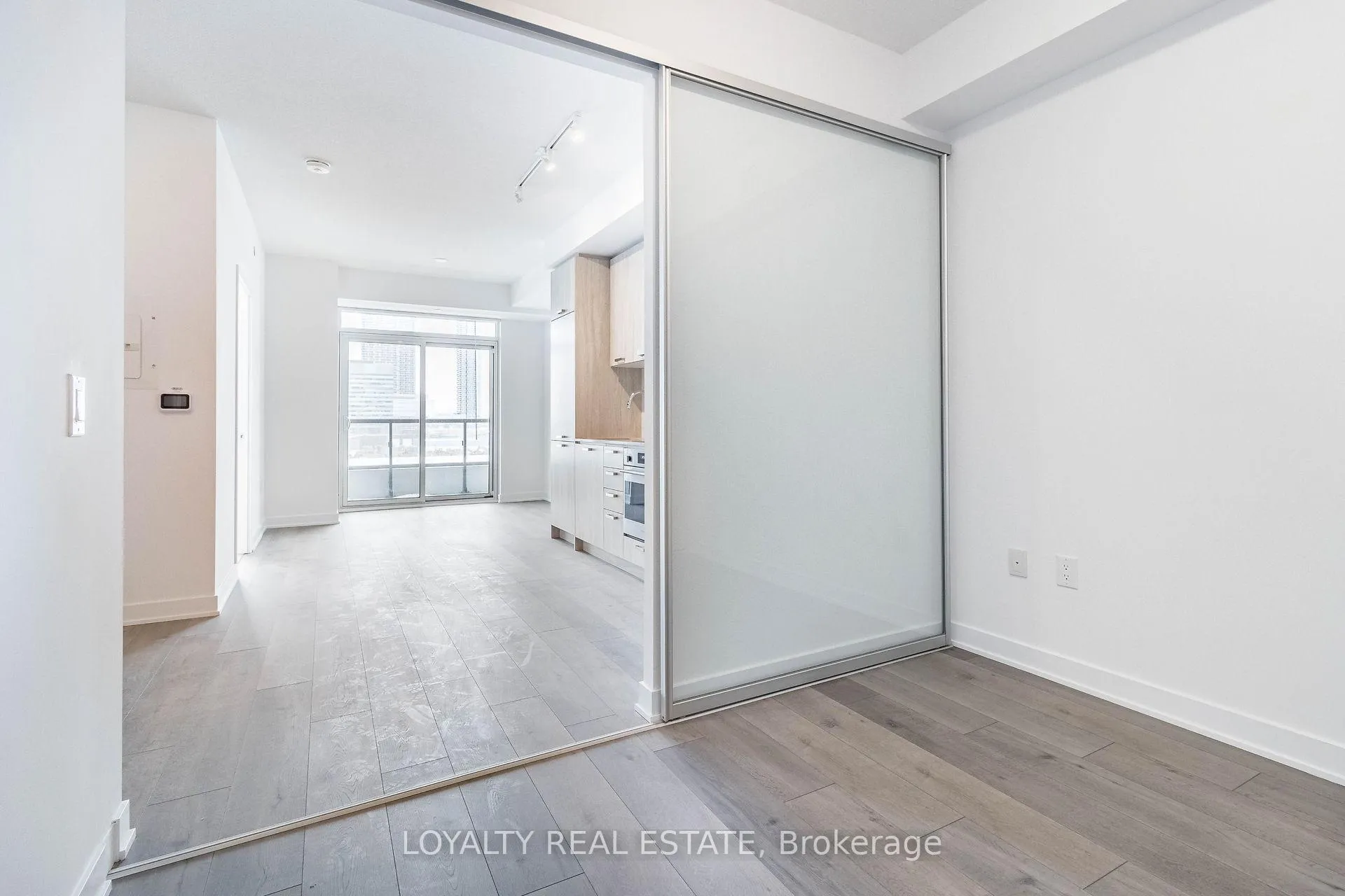 Photo 24 of Unit 621, 38 Honeycrisp Crescent, Vaughan, Vaughan Corporate Centre — HOMEH