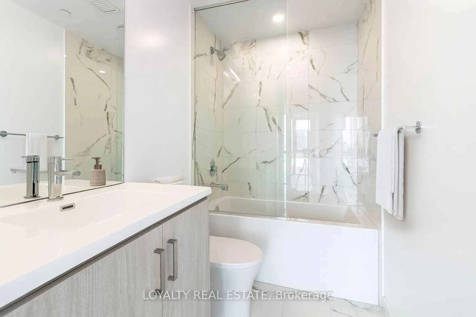 Photo 32 of Unit 621, 38 Honeycrisp Crescent, Vaughan, Vaughan Corporate Centre — HOMEH