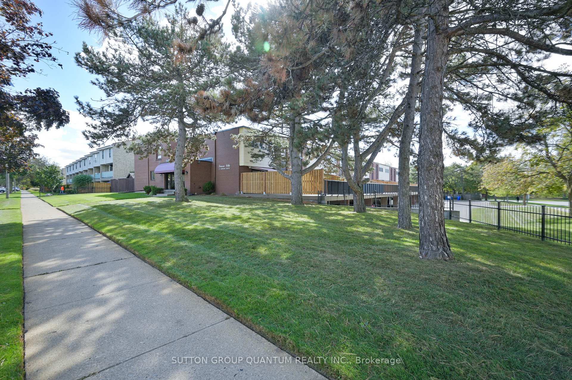 Photo 33 of Unit 15, 17 Gibson Drive, Kitchener — HOMEH