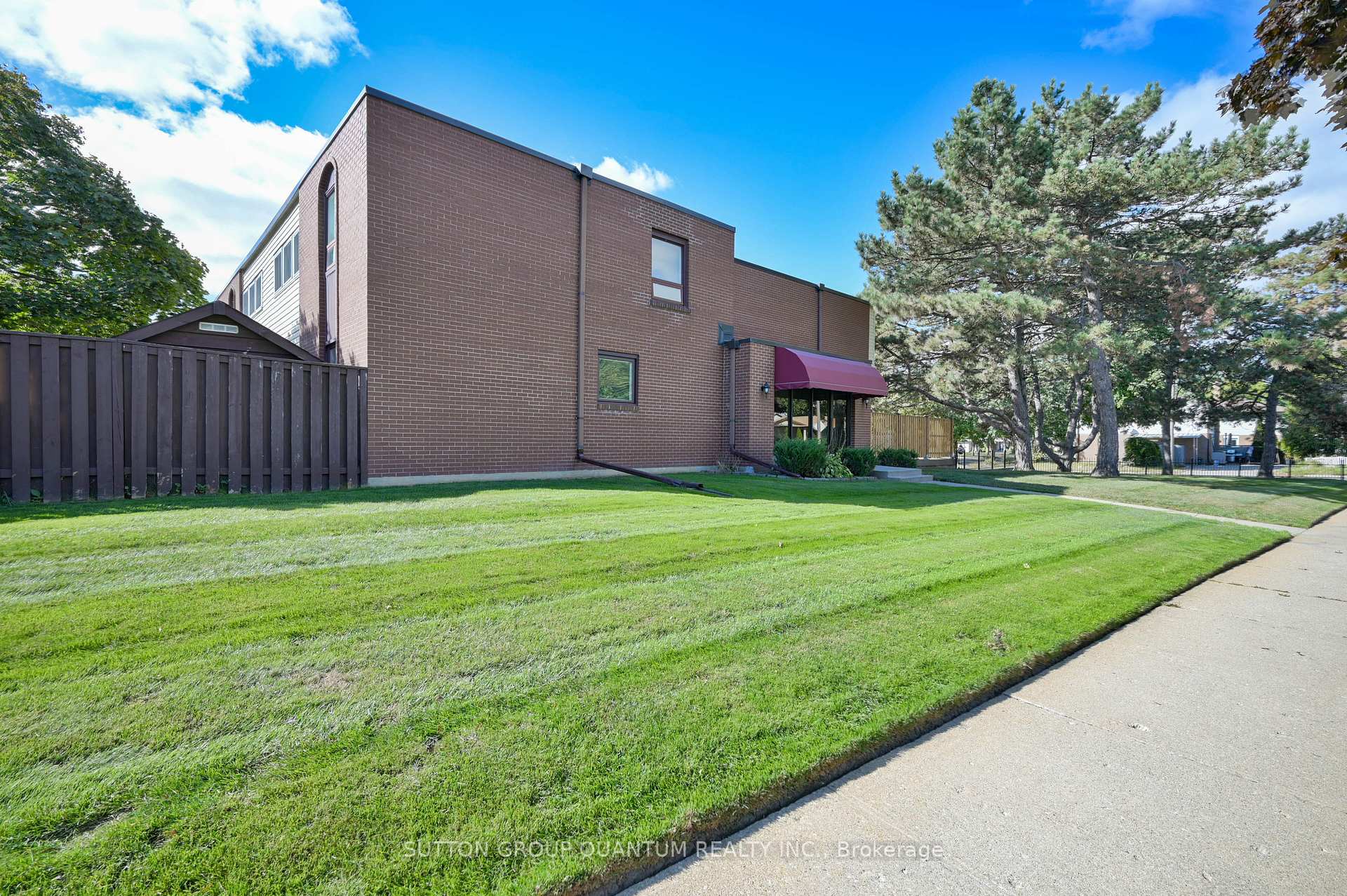 Photo 34 of Unit 15, 17 Gibson Drive, Kitchener — HOMEH