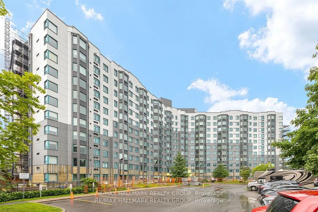 Front of Unit 902, 1025 Grenon Avenue
