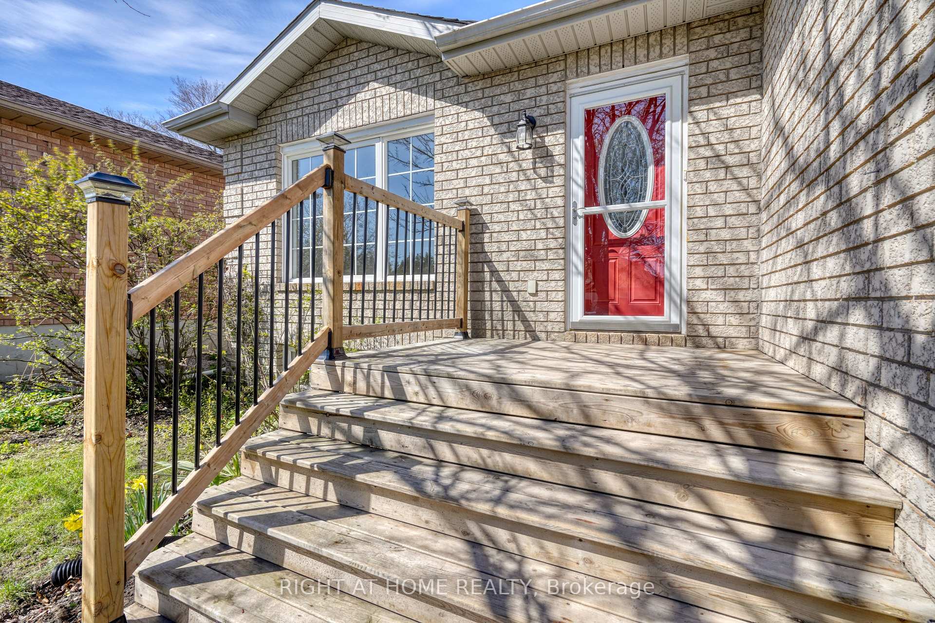 Photo 2 of Unit Main Fl, 24 O'shaughnessy Crescent, Barrie, Holly — HOMEH