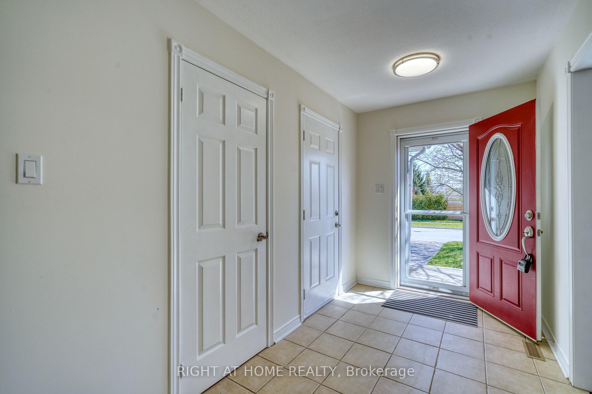 Photo 4 of Unit Main Fl, 24 O'shaughnessy Crescent, Barrie, Holly — HOMEH