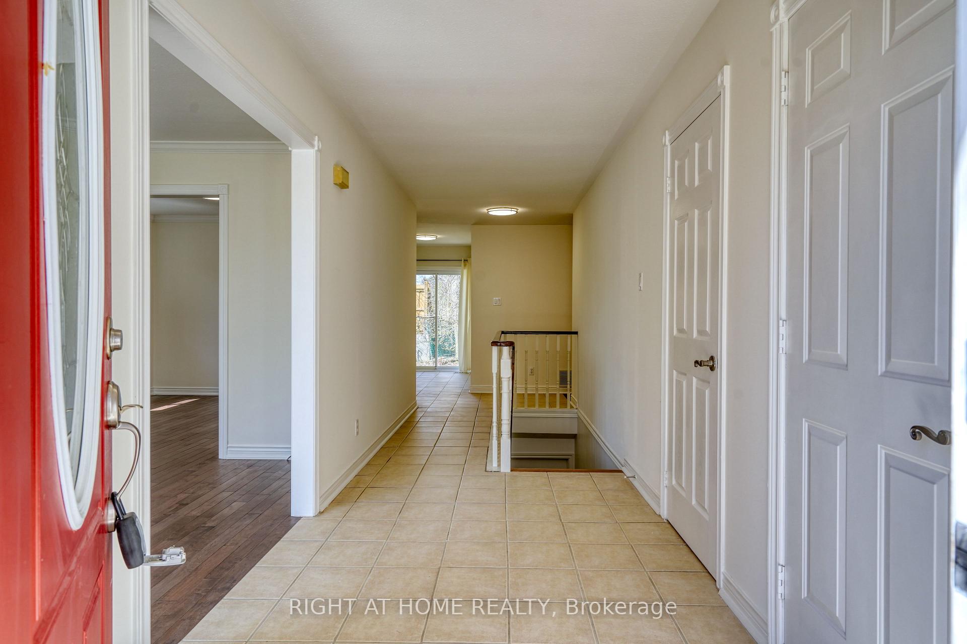 Photo 3 of Unit Main Fl, 24 O'shaughnessy Crescent, Barrie, Holly — HOMEH