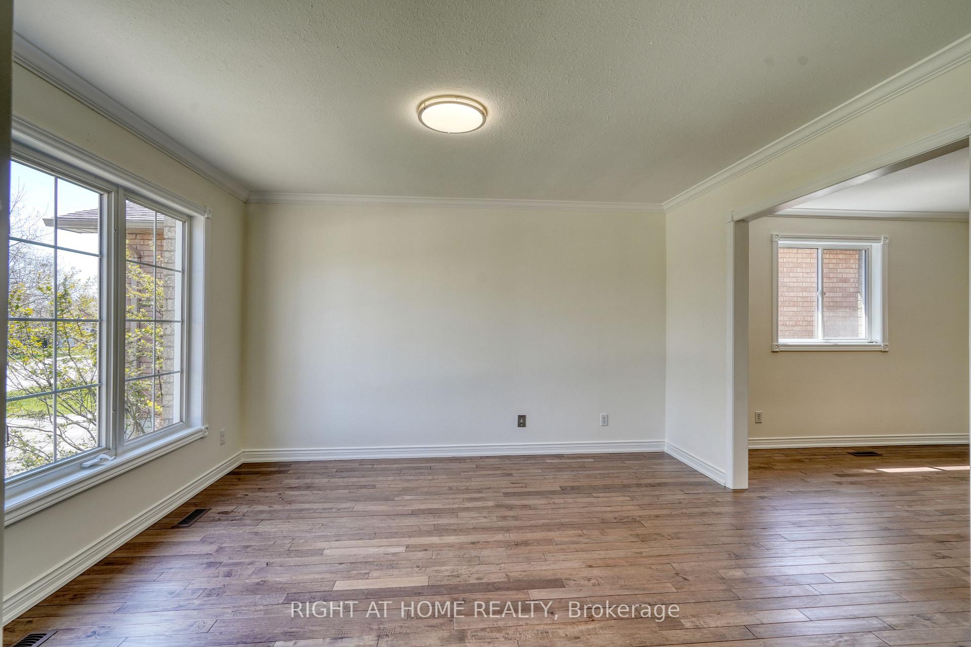 Photo 6 of Unit Main Fl, 24 O'shaughnessy Crescent, Barrie, Holly — HOMEH