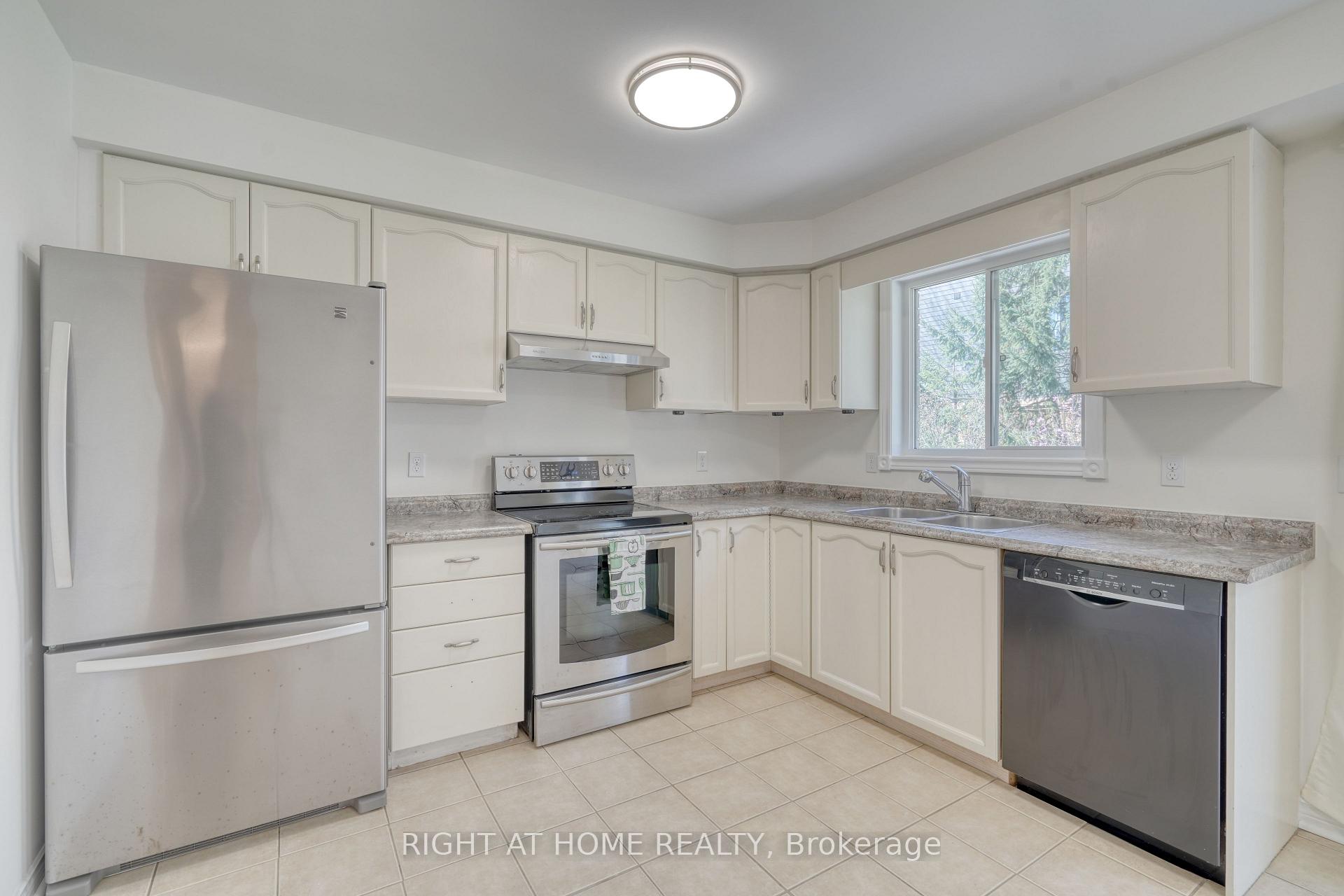 Photo 8 of Unit Main Fl, 24 O'shaughnessy Crescent, Barrie, Holly — HOMEH