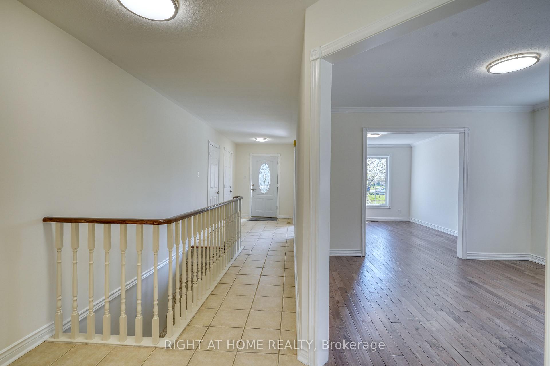 Photo 10 of Unit Main Fl, 24 O'shaughnessy Crescent, Barrie, Holly — HOMEH