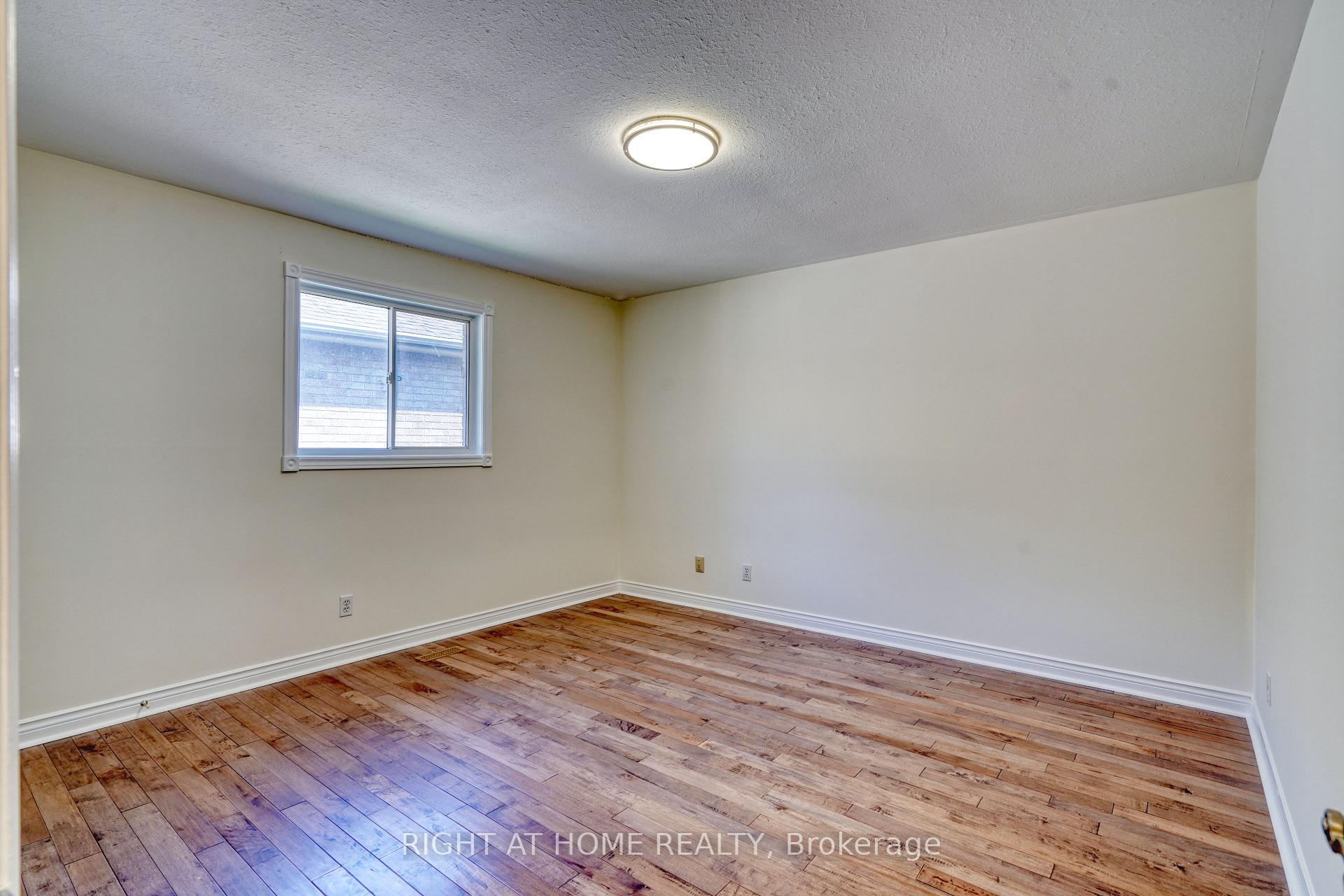 Photo 11 of Unit Main Fl, 24 O'shaughnessy Crescent, Barrie, Holly — HOMEH