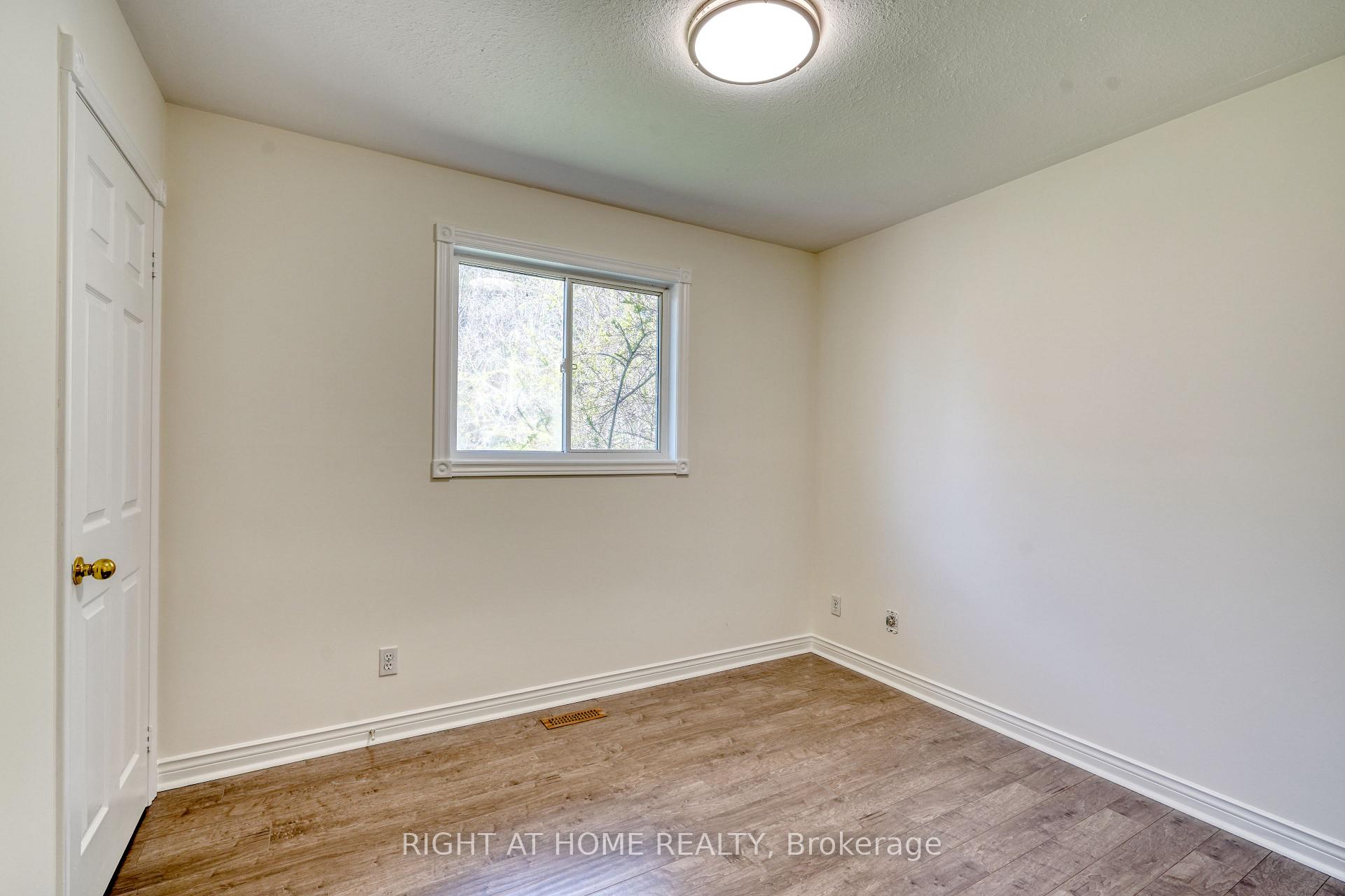 Photo 14 of Unit Main Fl, 24 O'shaughnessy Crescent, Barrie, Holly — HOMEH