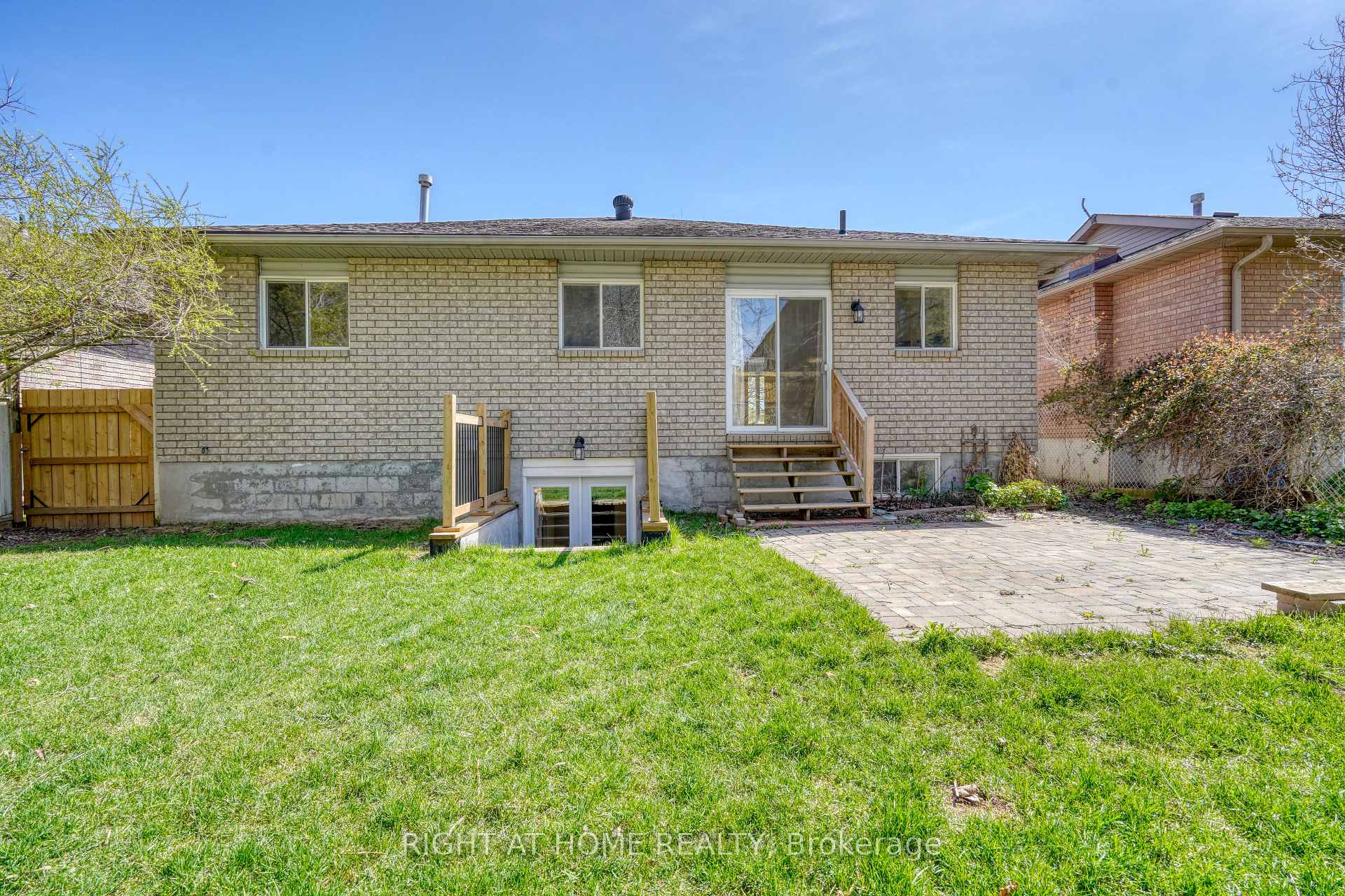 Photo 16 of Unit Main Fl, 24 O'shaughnessy Crescent, Barrie, Holly — HOMEH
