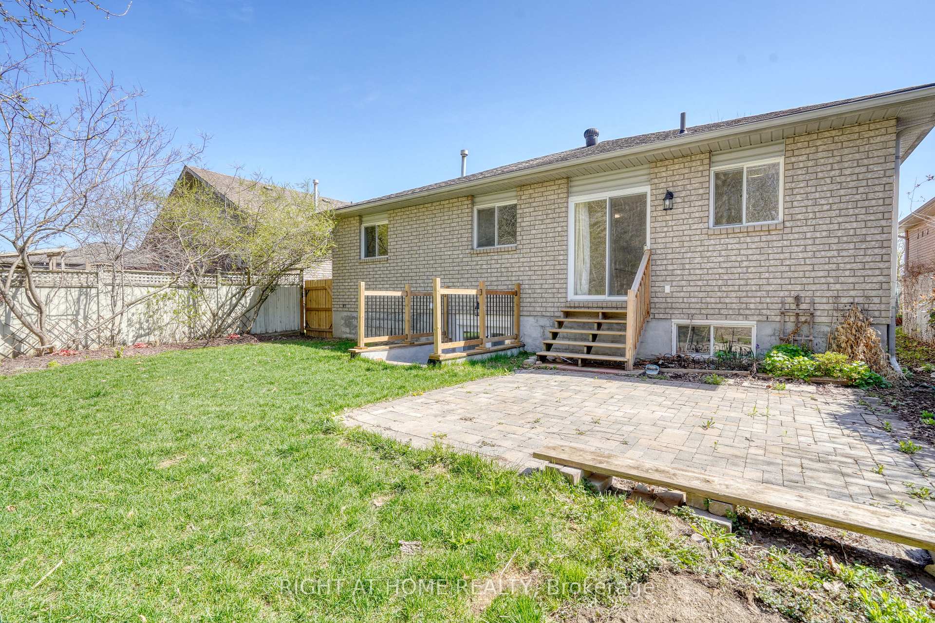 Photo 17 of Unit Main Fl, 24 O'shaughnessy Crescent, Barrie, Holly — HOMEH