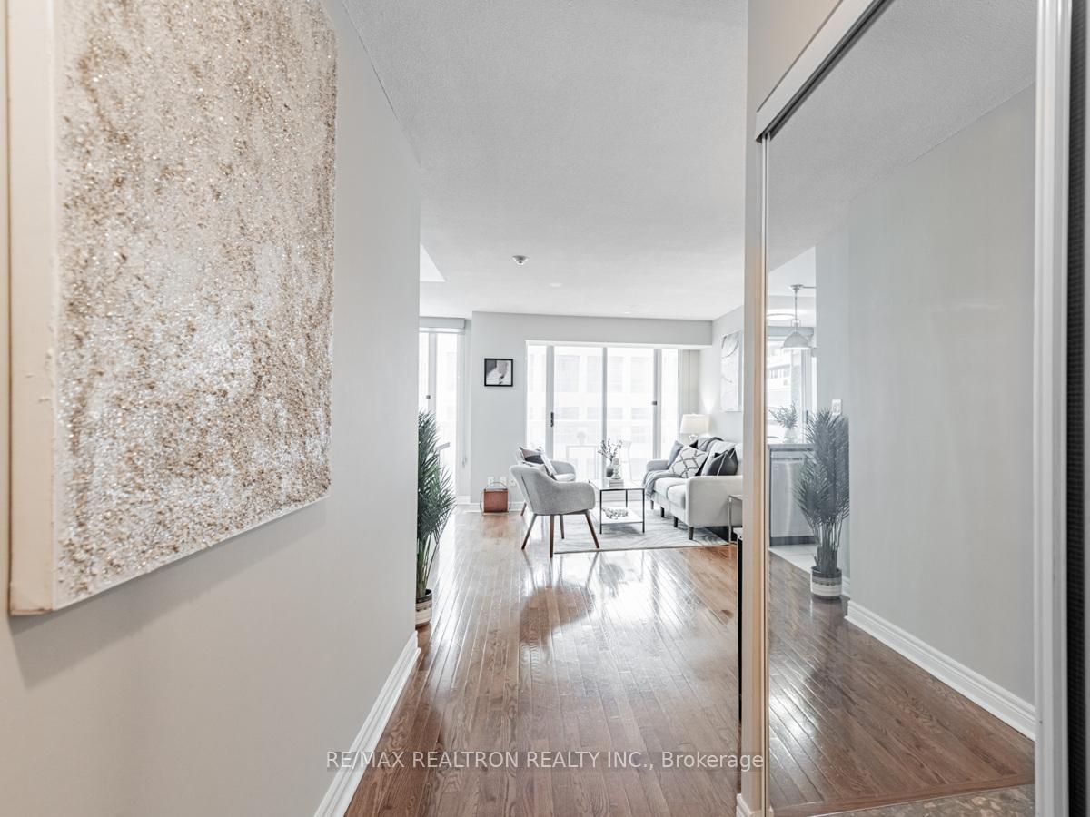Photo 2 of Unit 1011, 43 Eglinton Avenue E, Toronto, Mount Pleasant West — HOMEH