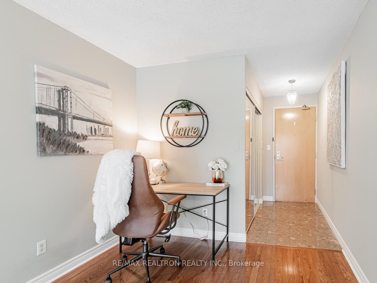 Photo 3 of Unit 1011, 43 Eglinton Avenue E, Toronto, Mount Pleasant West — HOMEH