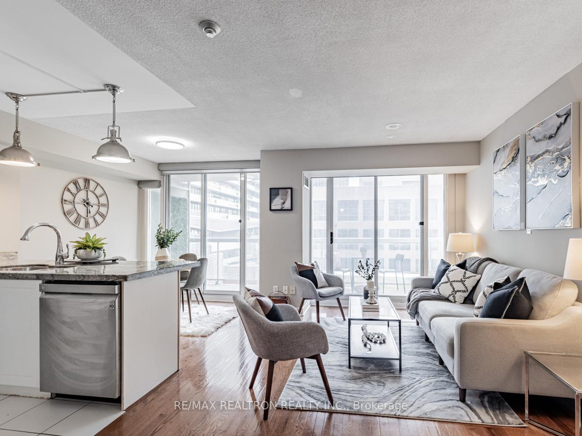 Photo 5 of Unit 1011, 43 Eglinton Avenue E, Toronto, Mount Pleasant West — HOMEH