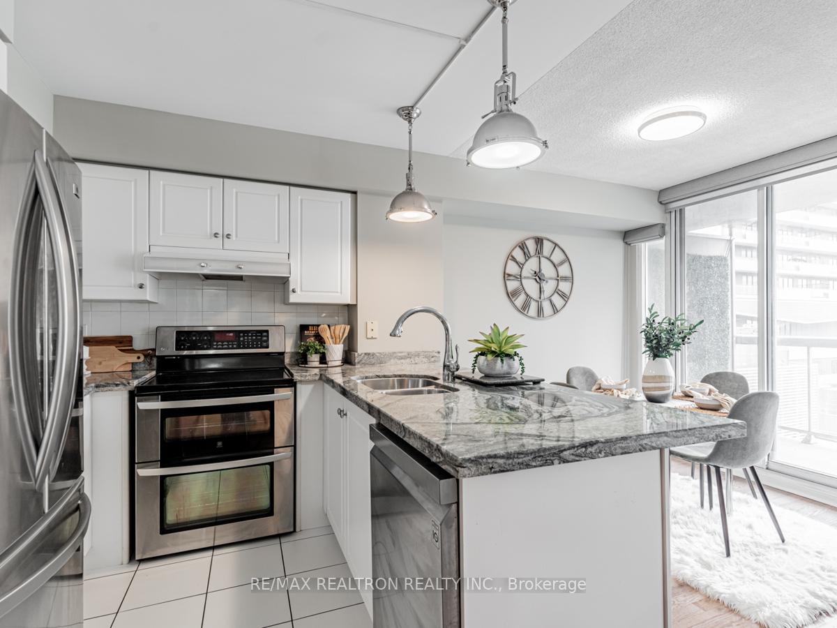 Photo 6 of Unit 1011, 43 Eglinton Avenue E, Toronto, Mount Pleasant West — HOMEH