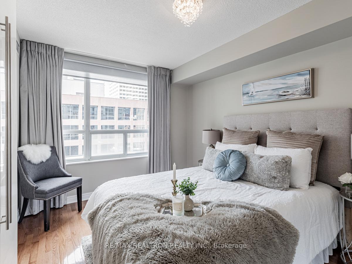 Photo 11 of Unit 1011, 43 Eglinton Avenue E, Toronto, Mount Pleasant West — HOMEH
