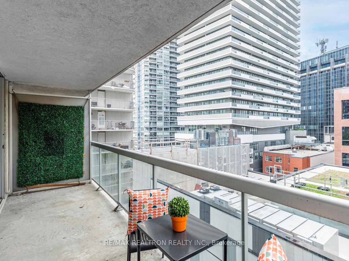 Photo 14 of Unit 1011, 43 Eglinton Avenue E, Toronto, Mount Pleasant West — HOMEH