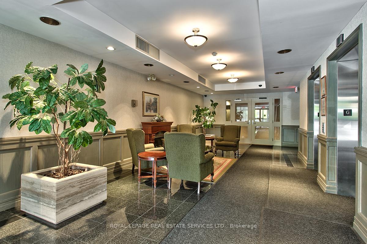 Photo 3 of Unit 211, 2199 Sixth Line, Oakville, River Oaks — HOMEH
