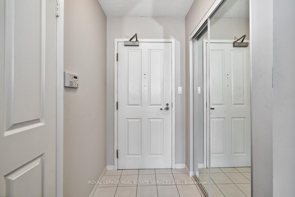 Photo 4 of Unit 211, 2199 Sixth Line, Oakville, River Oaks — HOMEH