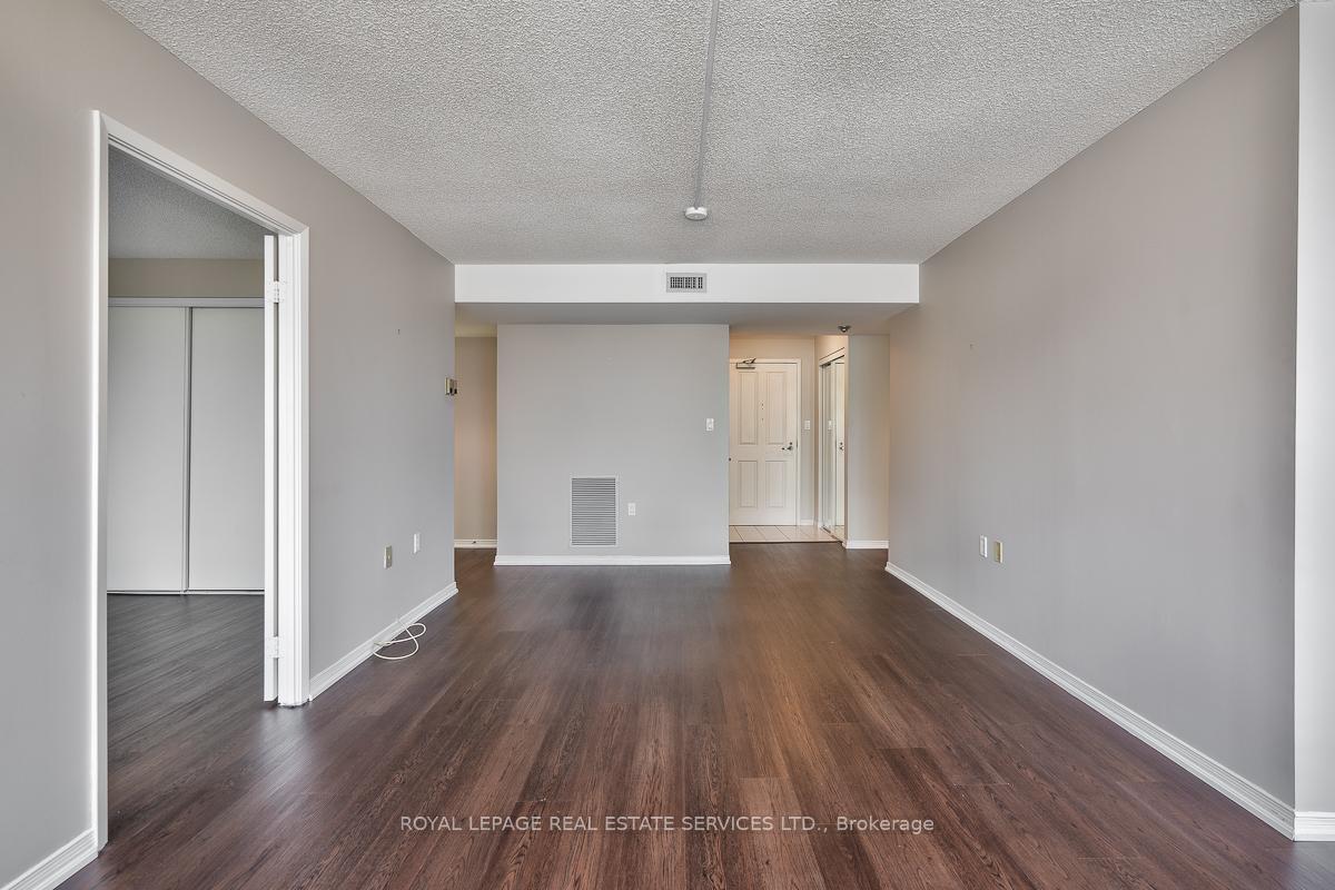Photo 5 of Unit 211, 2199 Sixth Line, Oakville, River Oaks — HOMEH