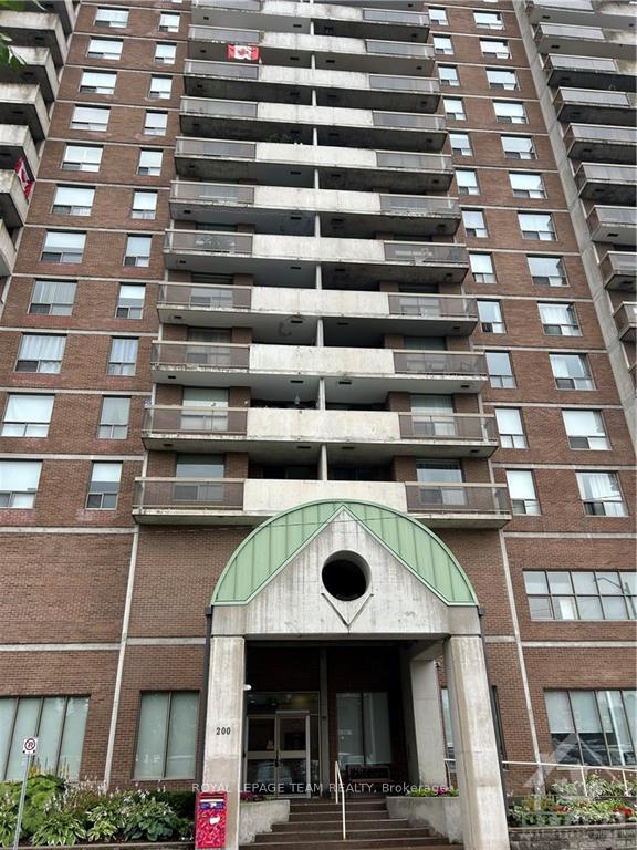 Front of Unit 1503, 200 Lafontaine Avenue