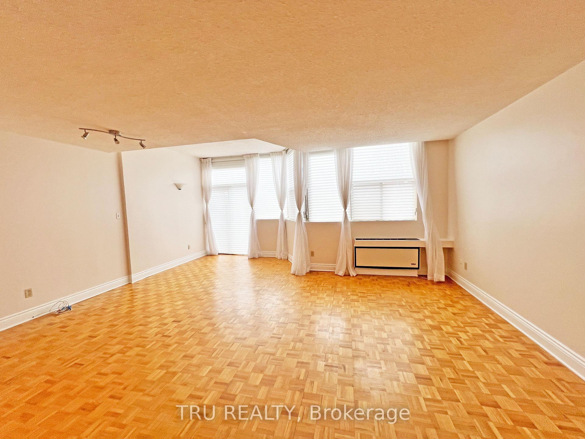 Photo 8 of Unit 105, 2760 Carousel Crescent, Ottawa, Emerald Woods/Sawmill Creek — HOMEH