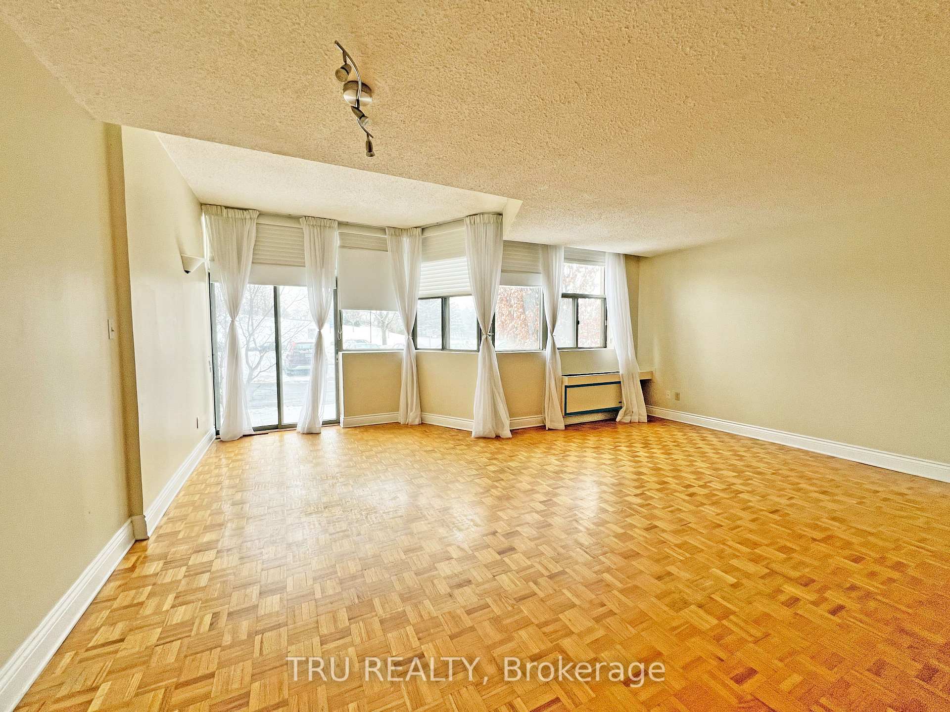 Photo 9 of Unit 105, 2760 Carousel Crescent, Ottawa, Emerald Woods/Sawmill Creek — HOMEH